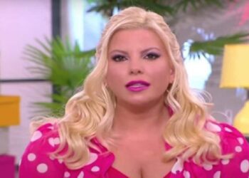 Έμειναν όλοι άφωνοι με την Αντελίνα: Η μεταμόρφωσή της με μαγιό «έριξε» το Instagram