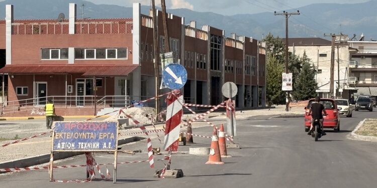 Αριδαία: Προσοχή στον δρόμο μπροστά από τα ΚΤΕΛ – Εκτελούνται ακόμη εργασίες