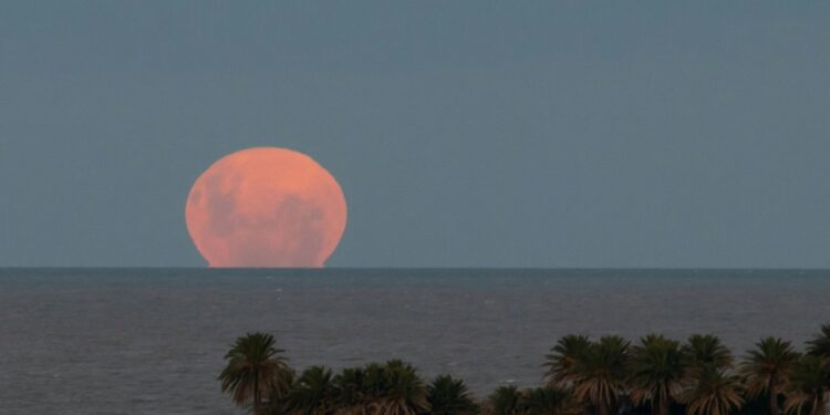 Πανσέληνος Αυγούστου 2025: Πότε είναι – Για ποια ζώδια έρχονται κακά μαντάτα