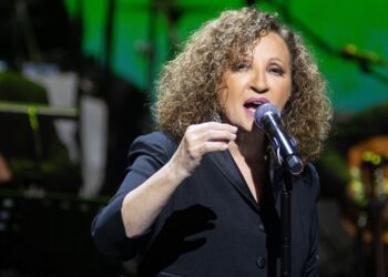 Γλυκερία: Απειλές και καλέσματα σε επεισόδια την ανάγκασαν να αποσύρει συμμετοχή της σε συναυλία