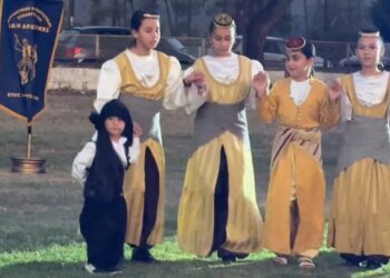 Αλμωπία: Ο πιτσιρικάς που χόρεψε ποντιακά και τρέλανε το κοινό – Δείτε το viral βίντεο