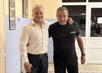 Θερμή υποδοχή του Κώστα Τσαβδαρίδη στον Εξαπλάτανο – Συνάντησε τον καλό του φίλο Δημήτρη Χρυσοχοΐδη