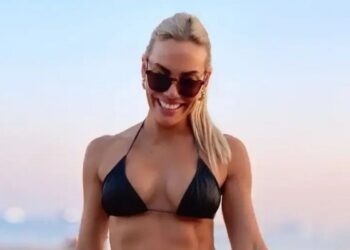 Ιωάννα Μαλέσκου: Ποζάρει με μαγιό και κουλιακούς «φέτες» και ανάβει φωτιές