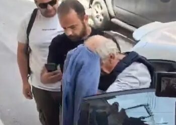 Έγκλημα στη Σκύδρα: Με σκυμμένο το κεφάλι και αμίλητος στον εισαγγελέα ο 76χρονος δράστης