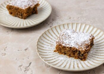 Φανουρόπιτα: Η πιο εύκολη συνταγή με 9 υλικά με τον τρόπο των γιαγιάδων μας