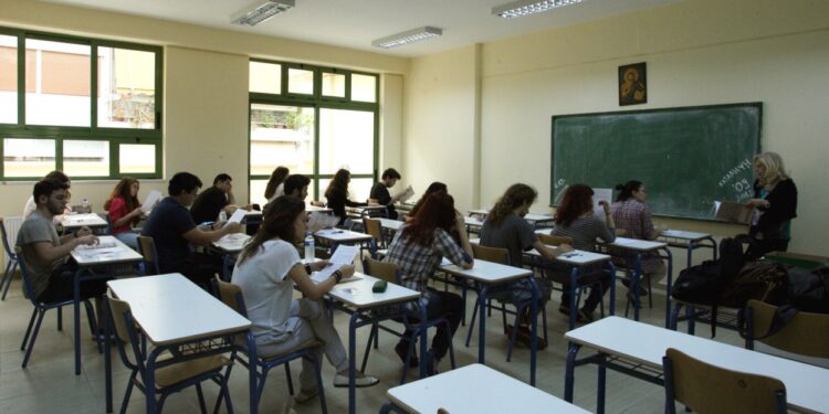 Σχολεία: Στις πόσες απουσίες «μένουν» φέτος οι μαθητές στην ίδια τάξη