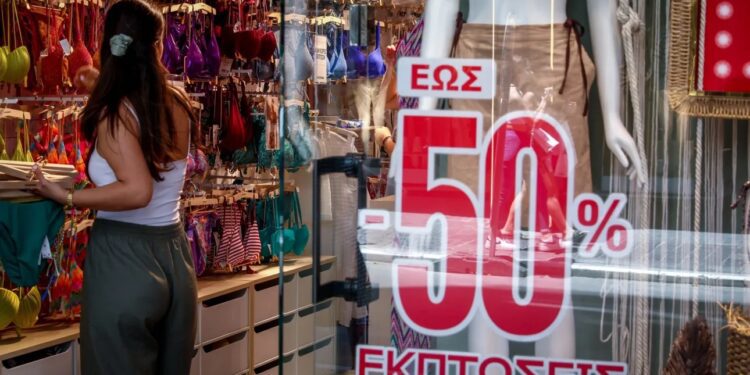 Οι εκπτώσεις τελείωσαν αλλά οι προσφορές… συνεχίζονται