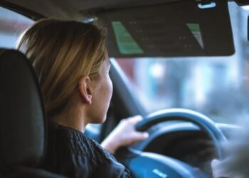 «Πώς όταν κόλλησα πίσω από ένα εξωφρενικά αργό αυτοκίνητο έμαθα ότι δεν πρέπει να βιάζομαι να κρίνω τους άλλους»