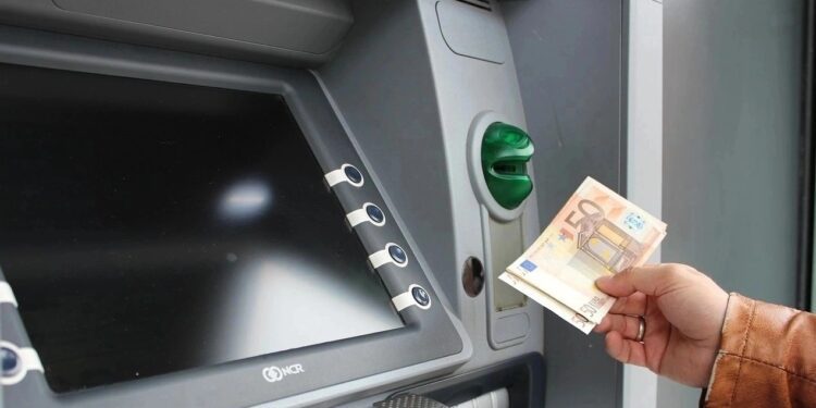 Σε ισχύ από σήμερα οι νέες ρυθμίσεις για τα ATM – Τέλος στις προμήθειες για αναλήψεις μετρητών