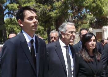«Ευχαριστώ τον Θεό που μας έδωσε αυτό το δώρο για 34 χρόνια» – Ο συγκλονιστικός επικήδειος του Αντώνη Σαμαρά στην κηδεία της κόρης του