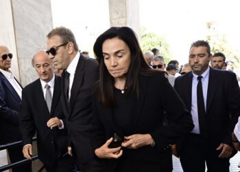 «Σε μια άδεια εκκλησία η Γεωργία Σαμαρά έκλαψε με λυγμούς πάνω από το φέρετρο της κόρης της»