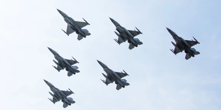 Η Πολωνία κατέρριψε ρωσικά drones που παραβίασαν τον εναέριο χώρο – Έκλεισαν τέσσερα αεροδρόμια