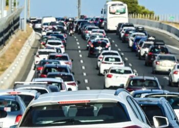 Σε ισχύ από σήμερα ο νέος ΚΟΚ: Κάμερες ασφαλείας και τσουχτερά πρόστιμα για κατανάλωση αλκοόλ και χρήση κινητού κατά την οδήγηση