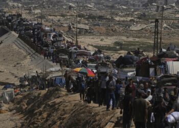 Κόλαση πυρός στη Γάζα, συνεχίζει την προέλαση το Ισραήλ – Χιλιάδες Παλαιστίνιοι εγκαταλείπουν κατά κύματα