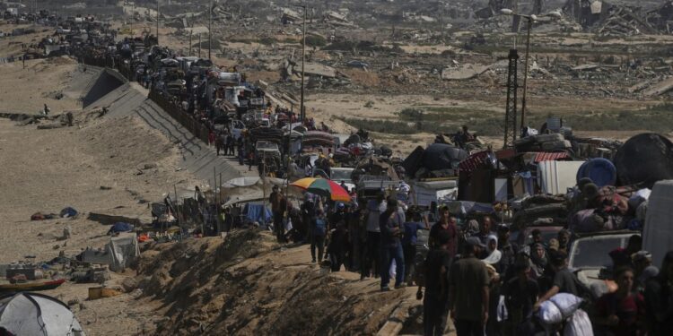Κόλαση πυρός στη Γάζα, συνεχίζει την προέλαση το Ισραήλ – Χιλιάδες Παλαιστίνιοι εγκαταλείπουν κατά κύματα