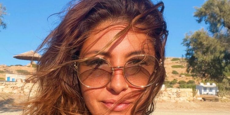 Έλενα Παπαρίζου: Οι φωτογραφίες με μαγιό από τις καλοκαιρινές της διακοπές