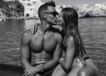 Η Αθηνά Οικονομάκου αποχαιρετά τον Αύγουστο με καυτά φιλιά στον Μπρούνο Τσερέλα