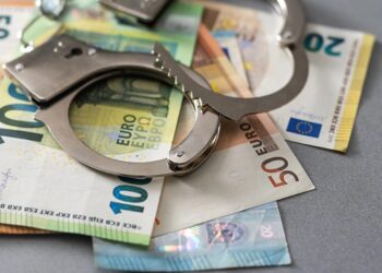 Χειροπέδες σε εφοριακό για δωροληψία στην Κατερίνη – Πιάστηκε με «φακελάκι» 1.000 ευρώ