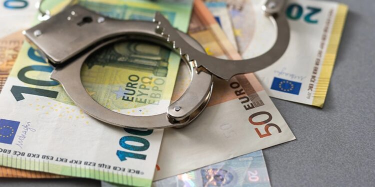 Χειροπέδες σε εφοριακό για δωροληψία στην Κατερίνη – Πιάστηκε με «φακελάκι» 1.000 ευρώ