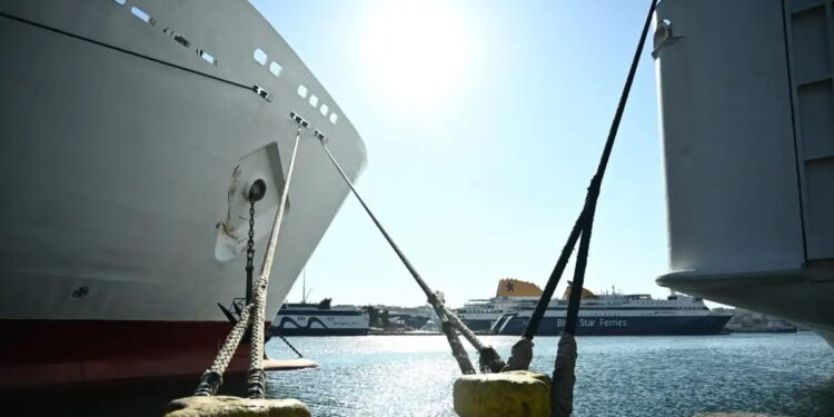 Χωρίς τις αισθήσεις του στο Τζάνειο 20χρονος ναυτικός – Πιάστηκε σε συρόμενη πόρτα στο γκαράζ πλοίου