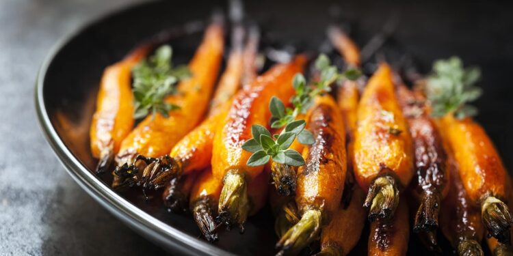 Ψητά καρότα με σάλτσα μελιού και βαλσάμικου