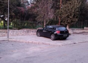 Τέλος το «παρκάρω όπου θέλω» με τον νέο ΚΟΚ: Αυστηρά πρόστιμα έως 2.000 ευρώ για παράνομη στάθμευση