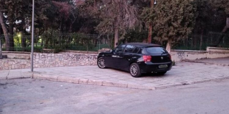 Τέλος το «παρκάρω όπου θέλω» με τον νέο ΚΟΚ: Αυστηρά πρόστιμα έως 2.000 ευρώ για παράνομη στάθμευση