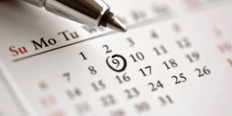 Πότε «πέφτουν» οι αργίες και τα τριήμερα 2025-2026