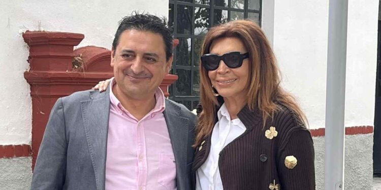 Ξενάγηση της Μιμής Ντενίση στο Κανναβουργείο Έδεσσας