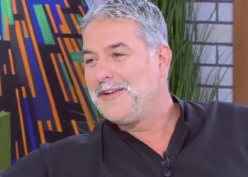 Βασίλης Μπισμπίκης: Λίγες ώρες αφότου πήρε σβάρνα τα ΙΧ εμφανίστηκε κανονικά στην εκπομπή της Ναταλίας Γερμανού