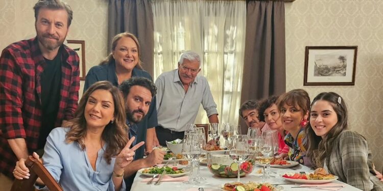 «Το σόι σου» επιστρέφει: Οι Χαμπέοι ξαναέσμιξαν γύρω από το τραπέζι τους έξι χρόνια μετά