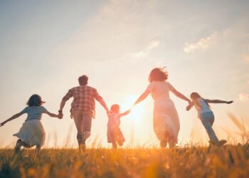 Ισοβιότητα αποκτούν οι τρίτεκνοι γονείς – Σταδιακή σύγκλιση τριτέκνων και πολυτέκνων