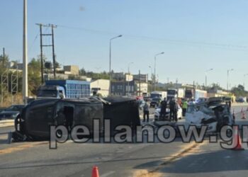 Σοκαριστικό τροχαίο με νεκρό 24χρονο στη Θεσσαλονίκη: Oχήματα συγκρούστηκαν, το ένα τούμπαρε και πέρασε στο αντίθετο ρεύμα