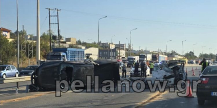 Σοκαριστικό τροχαίο με νεκρό 24χρονο στη Θεσσαλονίκη: Oχήματα συγκρούστηκαν, το ένα τούμπαρε και πέρασε στο αντίθετο ρεύμα