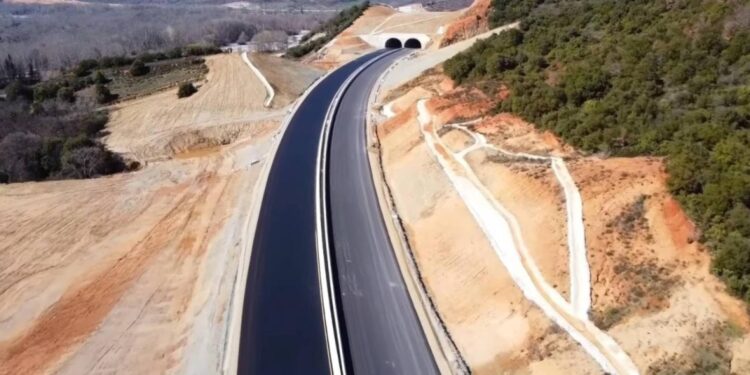 Τελειώνει ο δρόμος που θα ενώσει την Αθήνα με την Μακεδονία – Πότε θα είναι έτοιμος