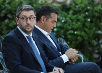 Μάχη στην αντιπολίτευση: Το ΠΑΣΟΚ ράβει κυβερνητικό κοστούμι, ο Τσίπρας λέει ότι το έχει ήδη έτοιμο