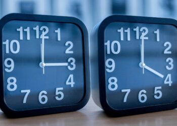 Αλλαγή ώρας 2025: Πότε γυρνάμε τα ρολόγια