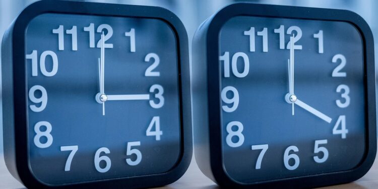 Αλλαγή ώρας 2025: Πότε γυρνάμε τα ρολόγια