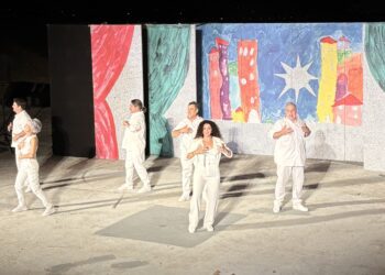 Χωρίς την Χρύσα Ρώπα η παράσταση στη Σκύδρα – Το πρόβλημα υγείας που κράτησε μακριά την ηθοποιό