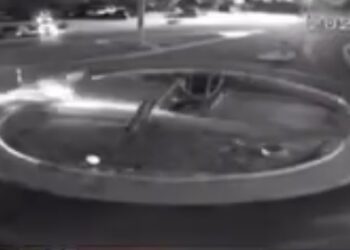 ΑΠΙΣΤΕΥΤΟ: Δικυκλιστής στα Γιαννιτσά κόβει δρόμο… μέσα από τον υπό κατασκευή κόμβο (ΒΙΝΤΕΟ)