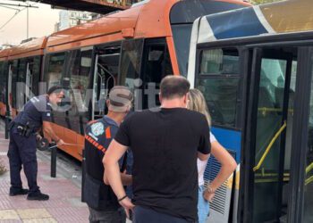 Τροχαίο στον Πειραιά: Λεωφορείο συγκρούστηκε με τραμ – 30 επιβάτες τραυματίστηκαν