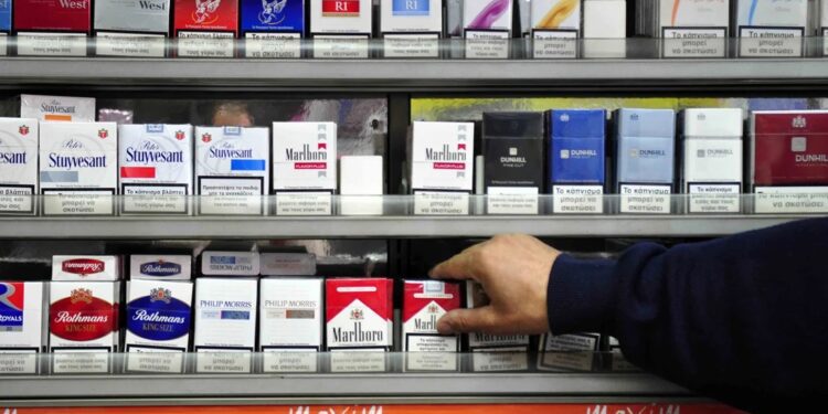 Τσιγάρα πάνω από 6 ευρώ: Νέα ευρωπαϊκή οδηγία φορολόγησης με στόχο τον περιορισμό της χρήσης