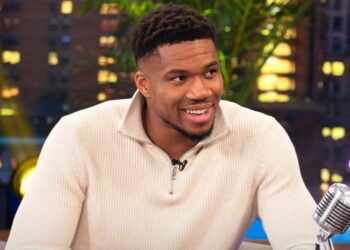 Γιάννης Αντετοκούνμπο: Η αποκάλυψη για τη χυλόπιτα της γυναίκας του – «Είμαι καλό παιδί και της είπα, εντάξει θα μείνουμε φίλοι»