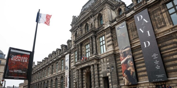 Πώς έγινε η κινηματογραφική ληστεία στο Λούβρο – Έκλεψαν κοσμήματα ανεκτίμητης αξίας