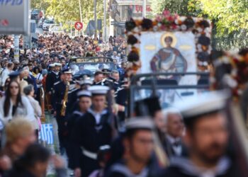 Θεσσαλονίκη: Με λαμπρότητα η λιτάνευση των ιερών εικόνων για τον εορτασμό του Αγίου Δημητρίου