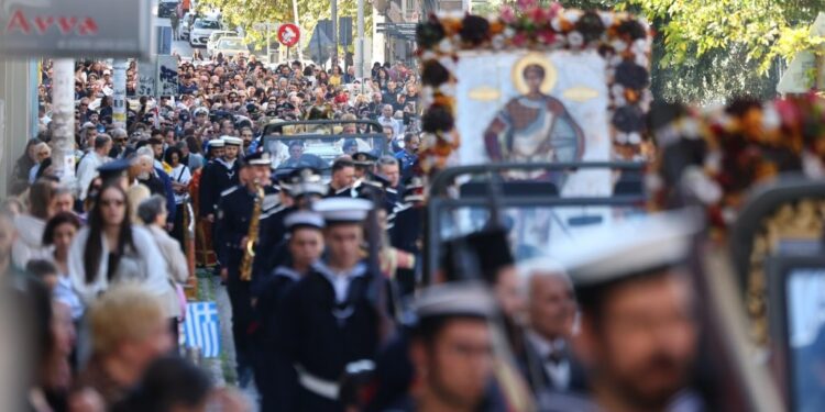 Θεσσαλονίκη: Με λαμπρότητα η λιτάνευση των ιερών εικόνων για τον εορτασμό του Αγίου Δημητρίου