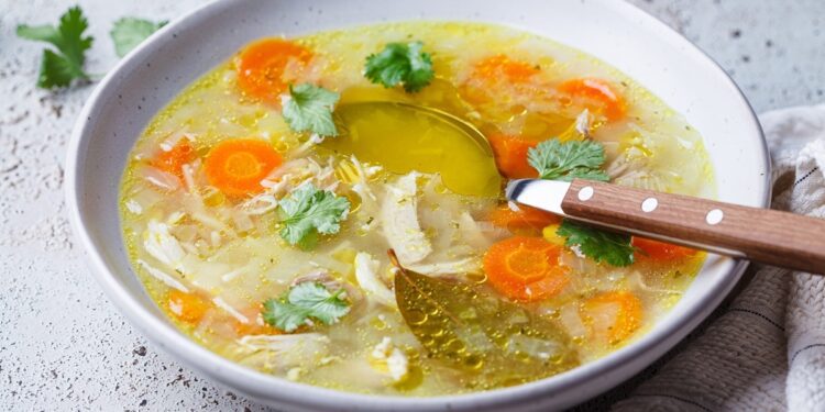 Η καλή κοτόσουπα θέλει τεχνική – 7 tips που κάνουν τη διαφορά