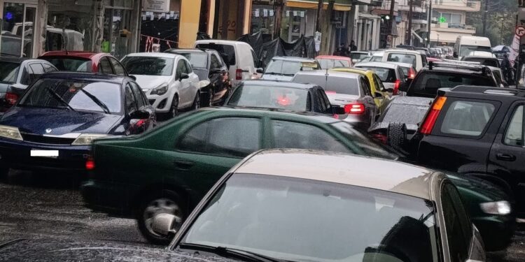 Αριδαία: Το απόλυτο χάος στους δρόμους και κορναρίσματα χωρίς τέλος