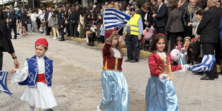 Αριδαία: Σε κλίμα συγκίνησης και υπερηφάνειας η μαθητική παρέλαση (ΕΙΚΟΝΕΣ)