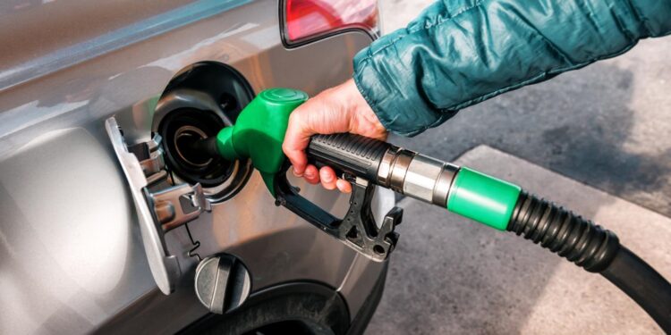 Βαριά πρόστιμα σε βενζινάδικα – Πουλούσαν νοθευμένα καύσιμα